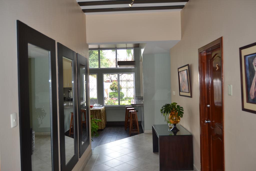 Urdesa Suites Hotel Guayaquil Exteriör bild